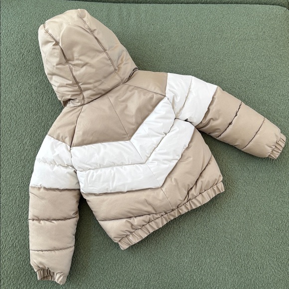 :Price Firm: Nike Toddler 2T Hooded Chevron Puffer Jacket in Khaki - Picture 3 of 6